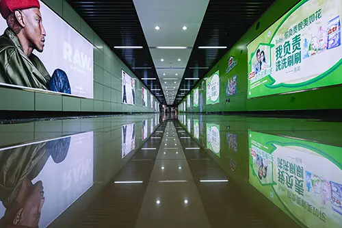 Large reflective walkway in China